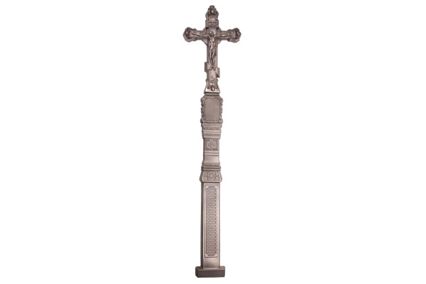 Металлический крест памятник 
