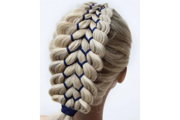 Плетение кос с лентами 