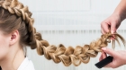Плетение волос вывернутый колосок