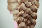 Плетение волос (косы из 5 прядей)